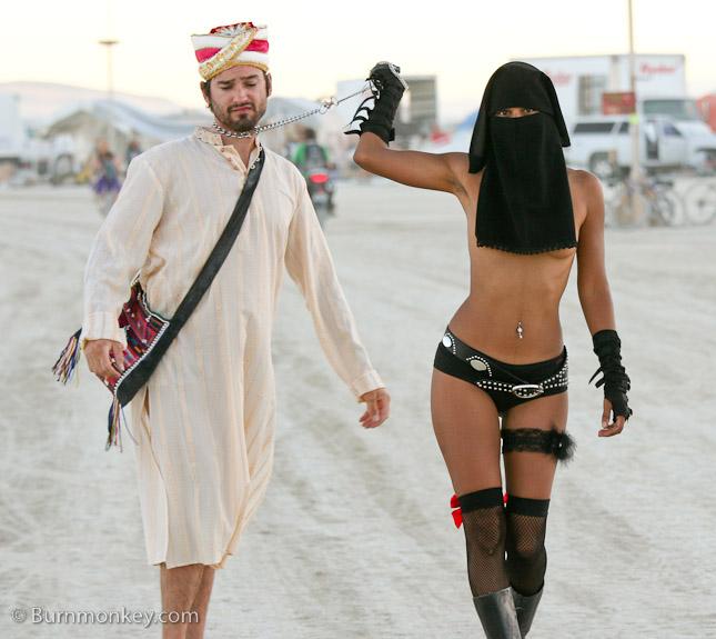 abaya.jpg