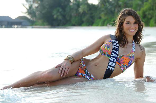 laury-thilleman-en-maillot-bikini.jpg