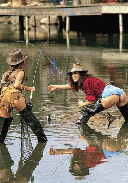 girls_fishing_in_bikinis_29.jpg